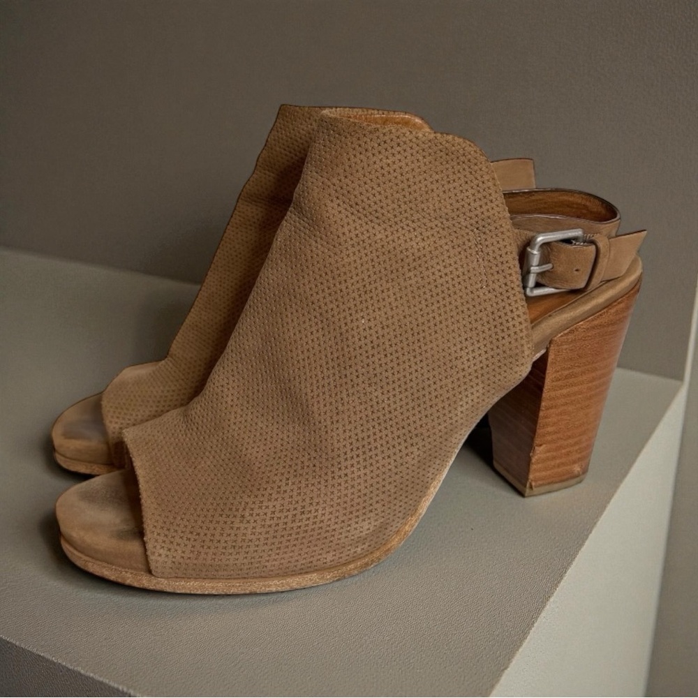 Kenneth Cole Gentle Souls Shiloh Boogie Womens Size 10 Sandals Tan Block Heel